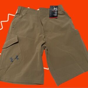 Boy’s UnderArmour Hunter Cargo Shorts New Size 8 Khaki Color. Under Armour boys'